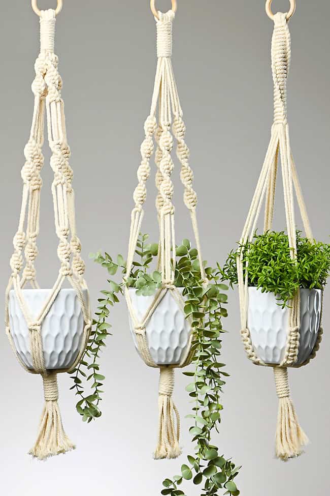 macrame_plant_hanger