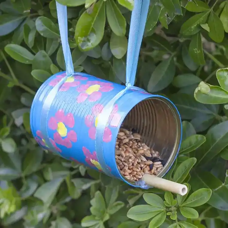 tin-can-bird-feeder
