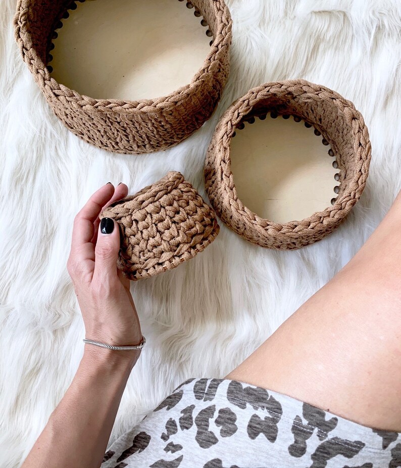 rope basket wooden base