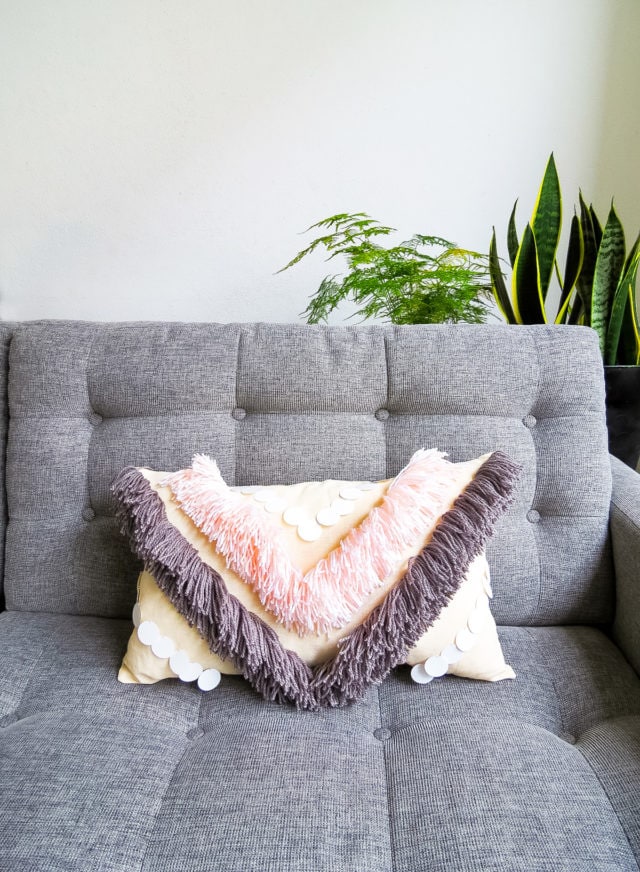 diy-fringe-pillows