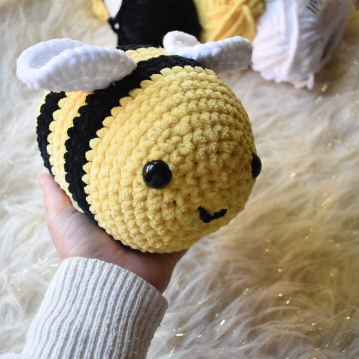 crochet bee