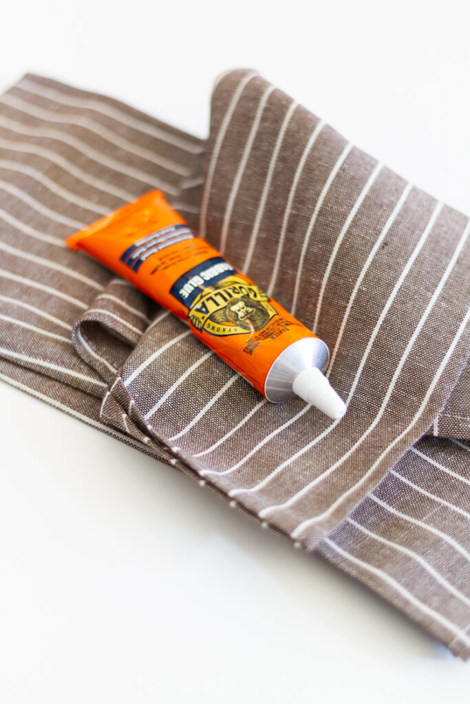 no-sew-fabric-glue-pillow