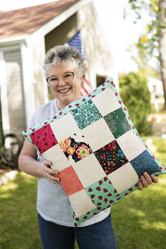 patchwork-quilt-pillow