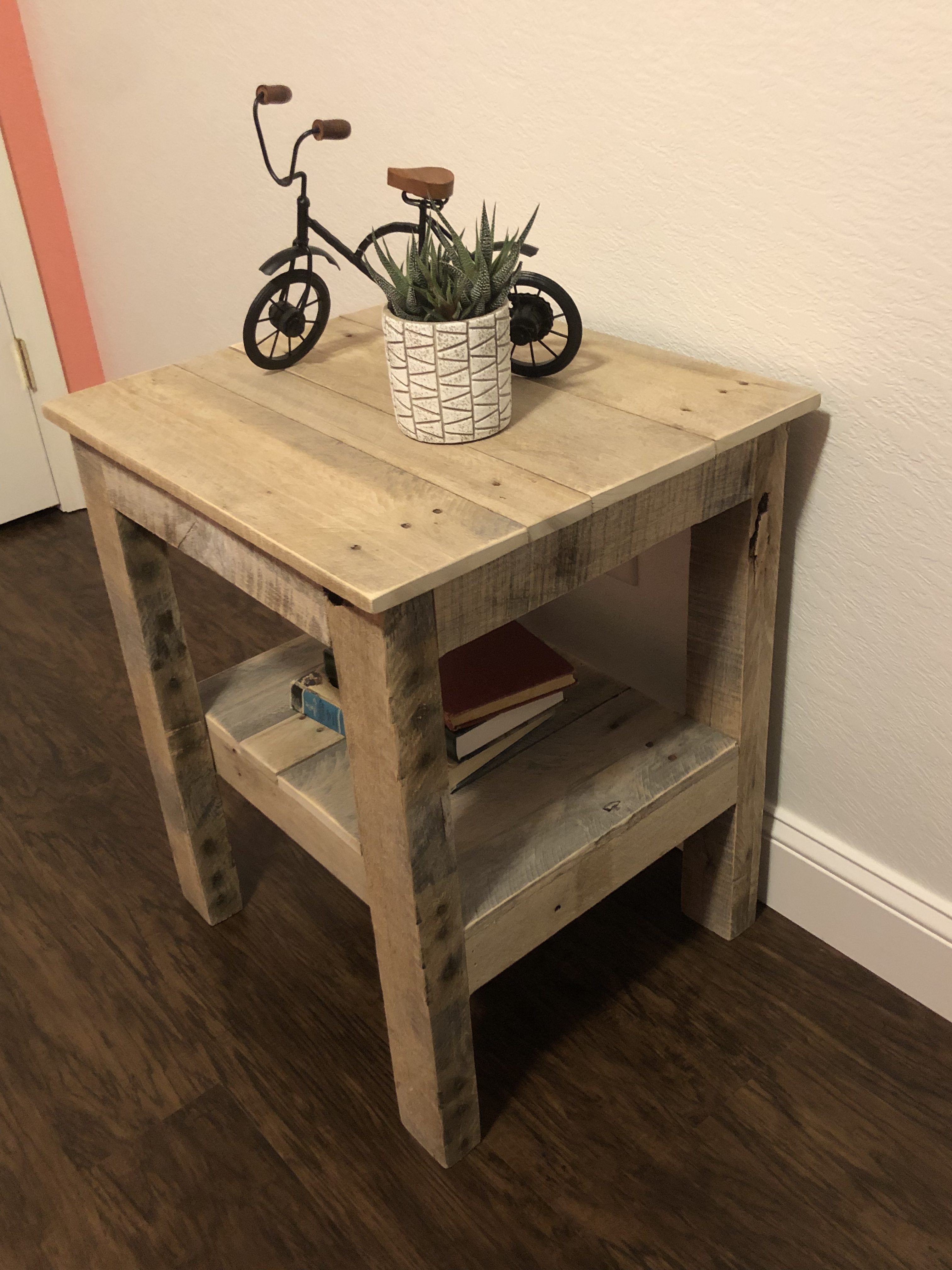pallet side table with lantern