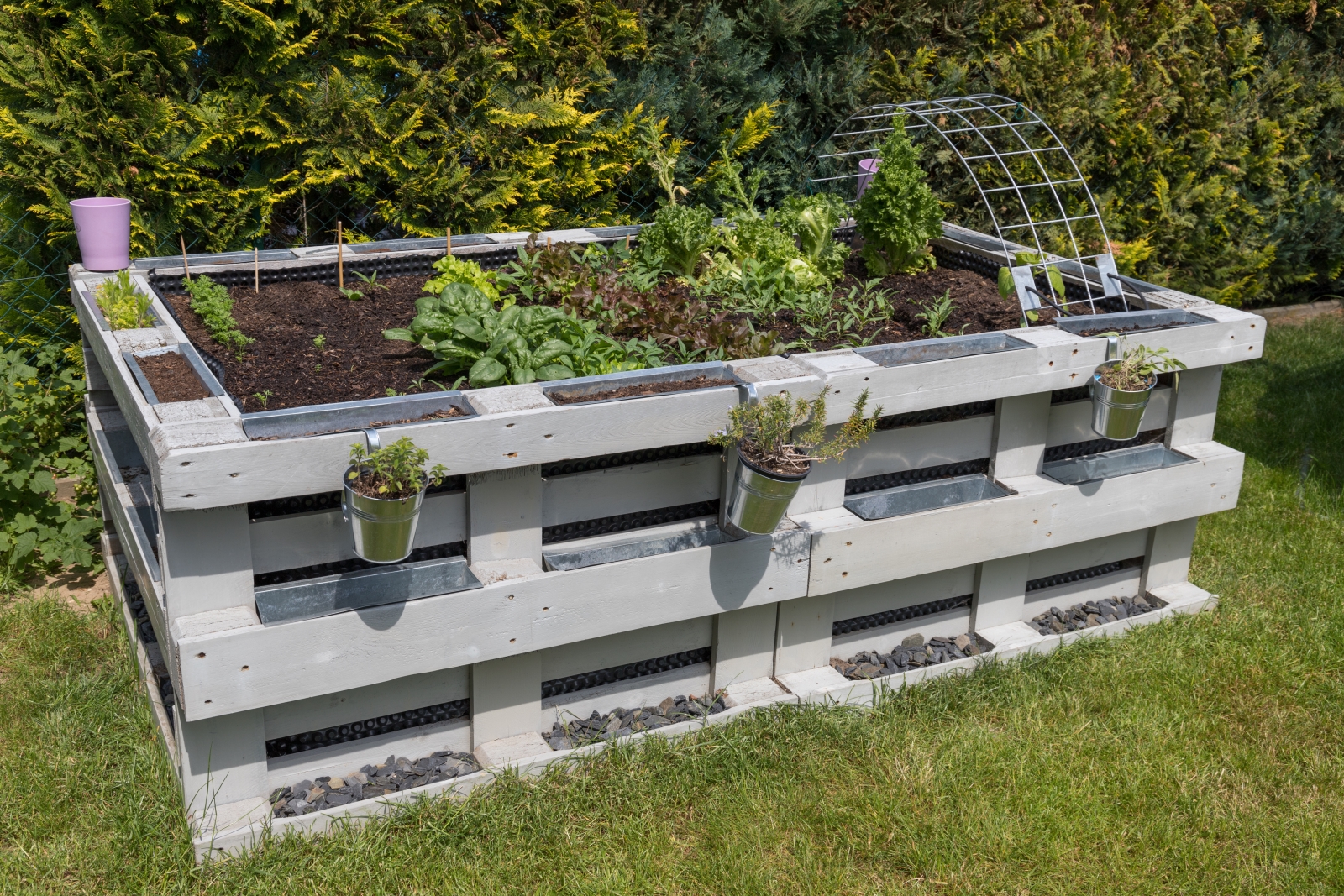 pallet raised garden bed planter