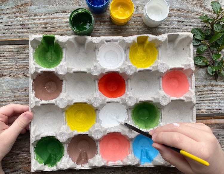 egg carton paint palette