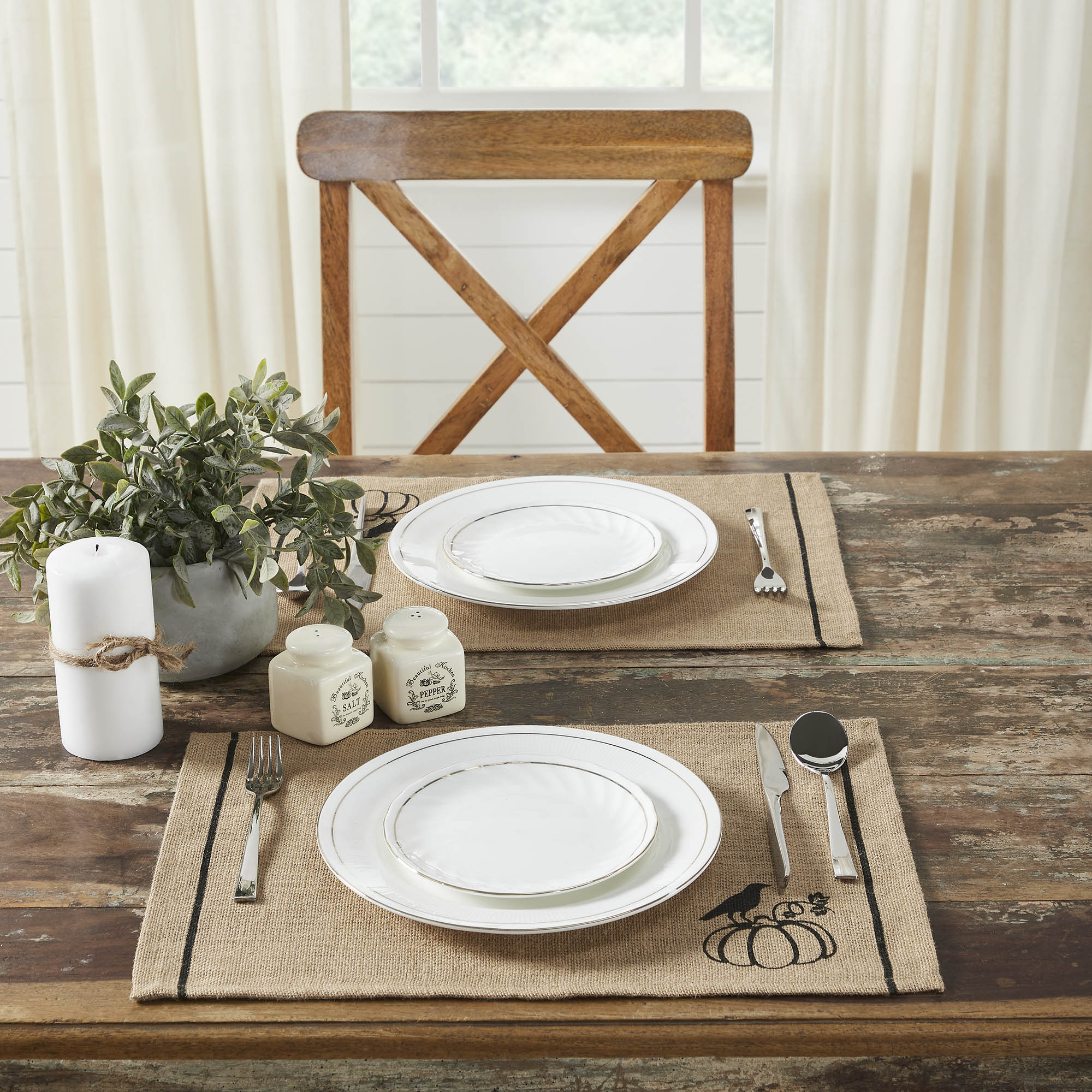 burlap placemats with plate setting