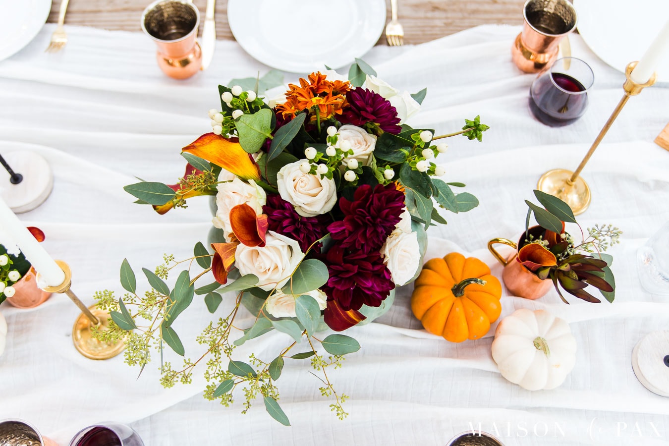 floral friendsgiving table decor