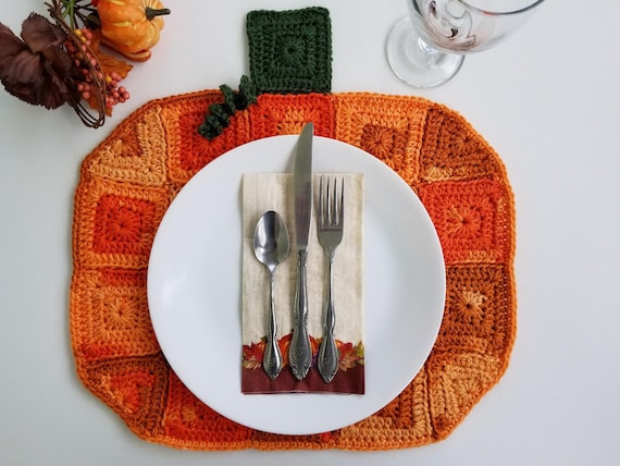 crochet pumpkin placemat with napkin