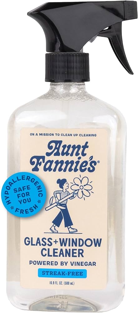 vinegar spray bottle cleaning window glass