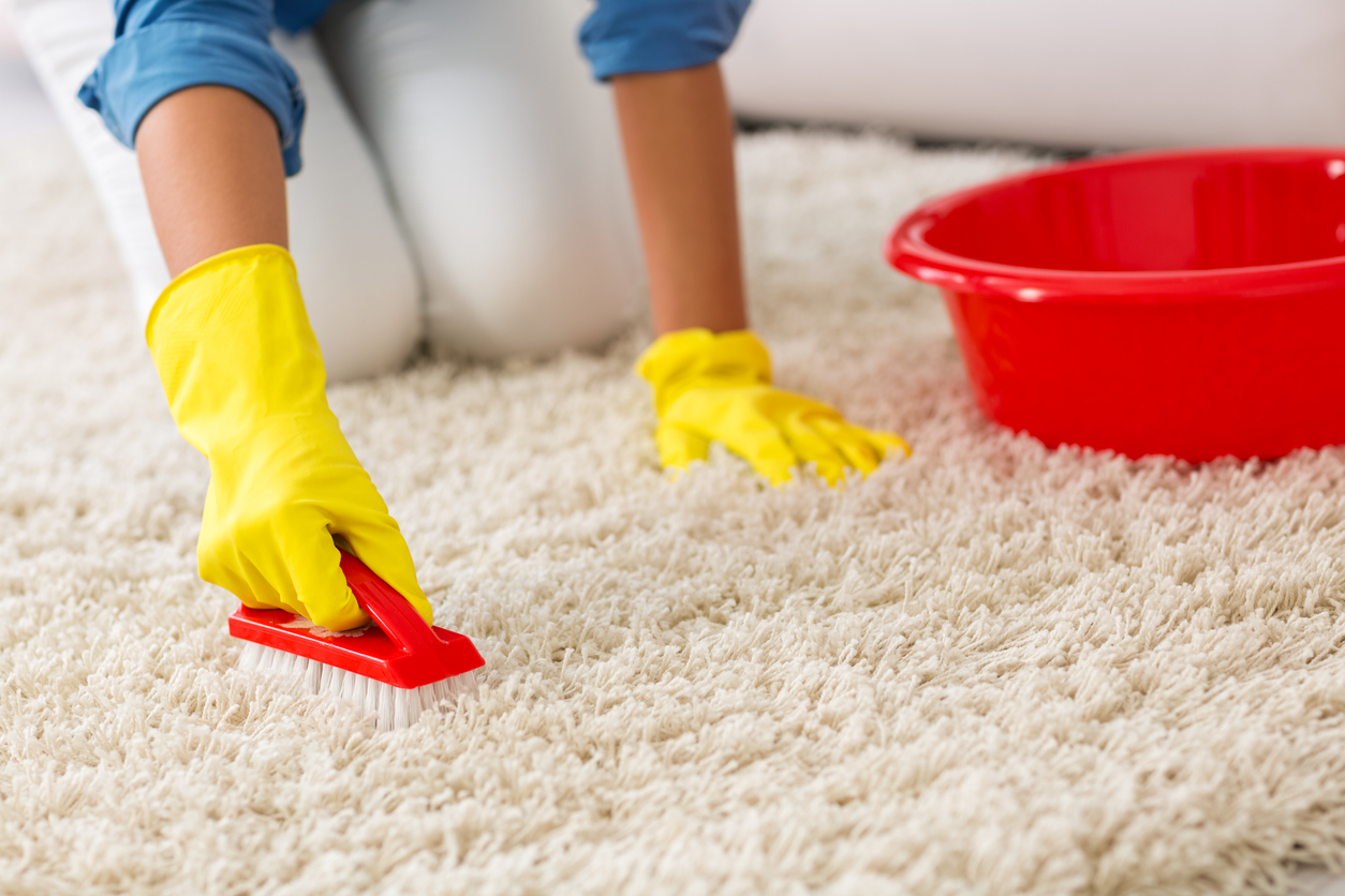 baking soda sprinkled on carpet