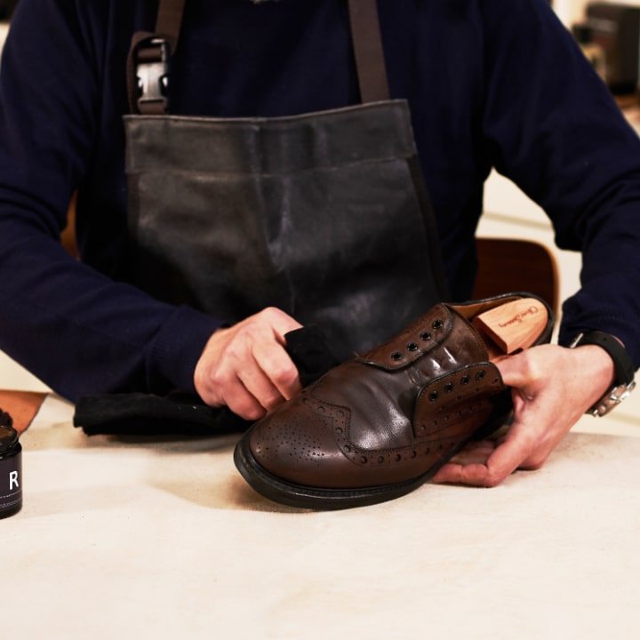 leather shoe cleaning