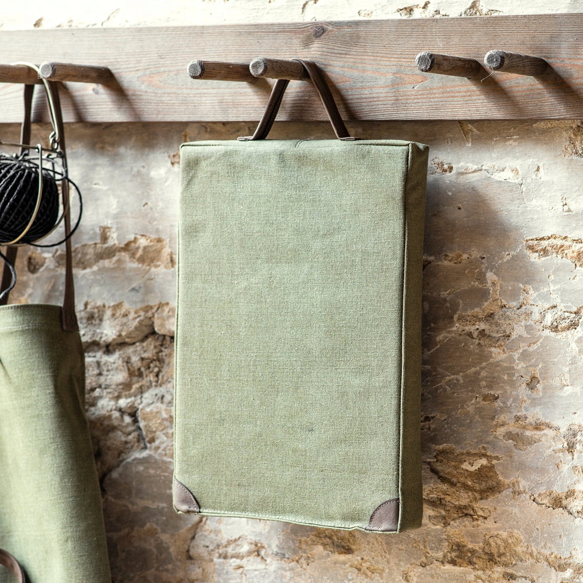 towel garden kneeler