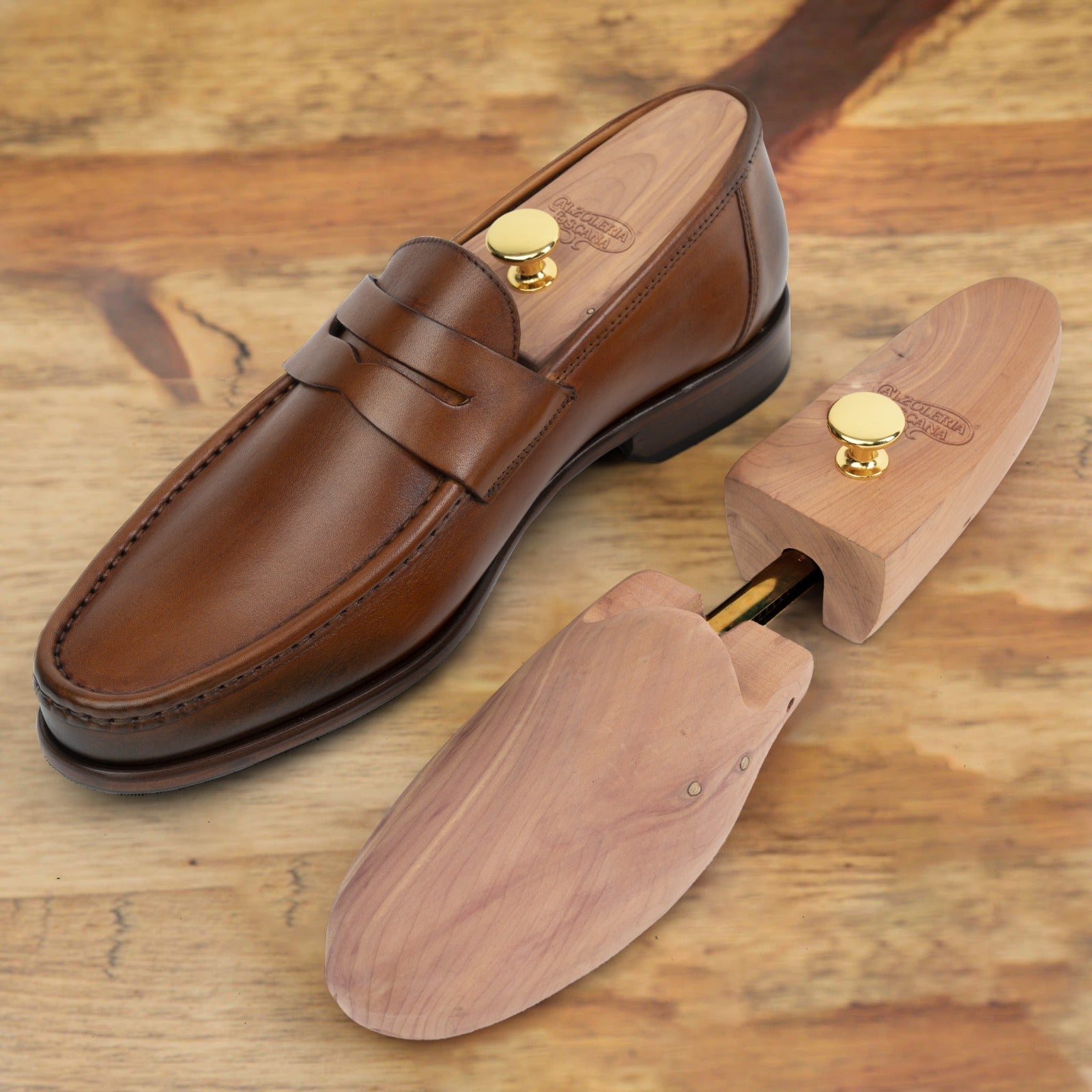 cedar shoe tree
