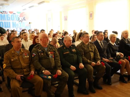 В 14 школе открыли две Парты Героев в память о выпускниках