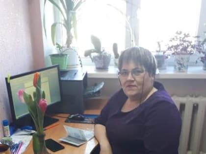 Мужчины Ефремовского межрайонного суда поздравили женщин с Международным женским днем 8 Марта