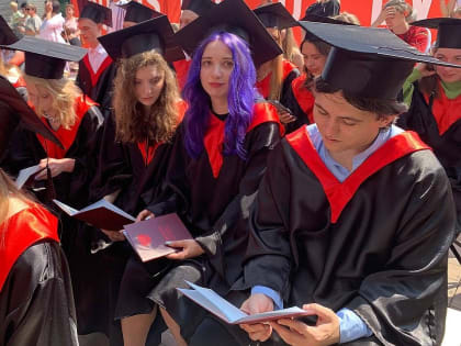 Отличникам ТулГУ вручили красные дипломы