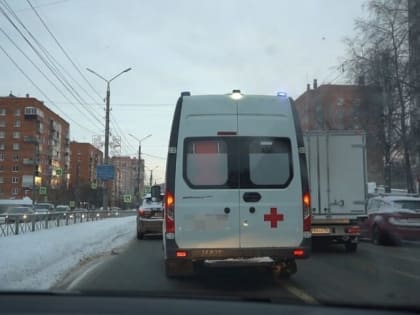 Бригаде тульских медиков пришлось принимать роды в машине скорой помощи