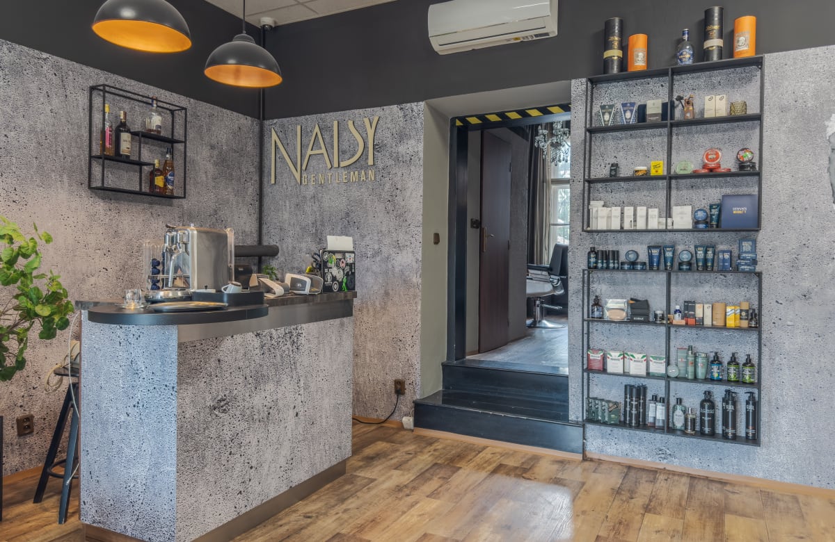 Naisy Gentleman Barbershop Prostějov - moderní interiér pánského holičství