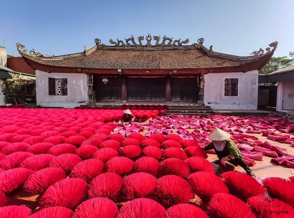 Making incense in Vietnam