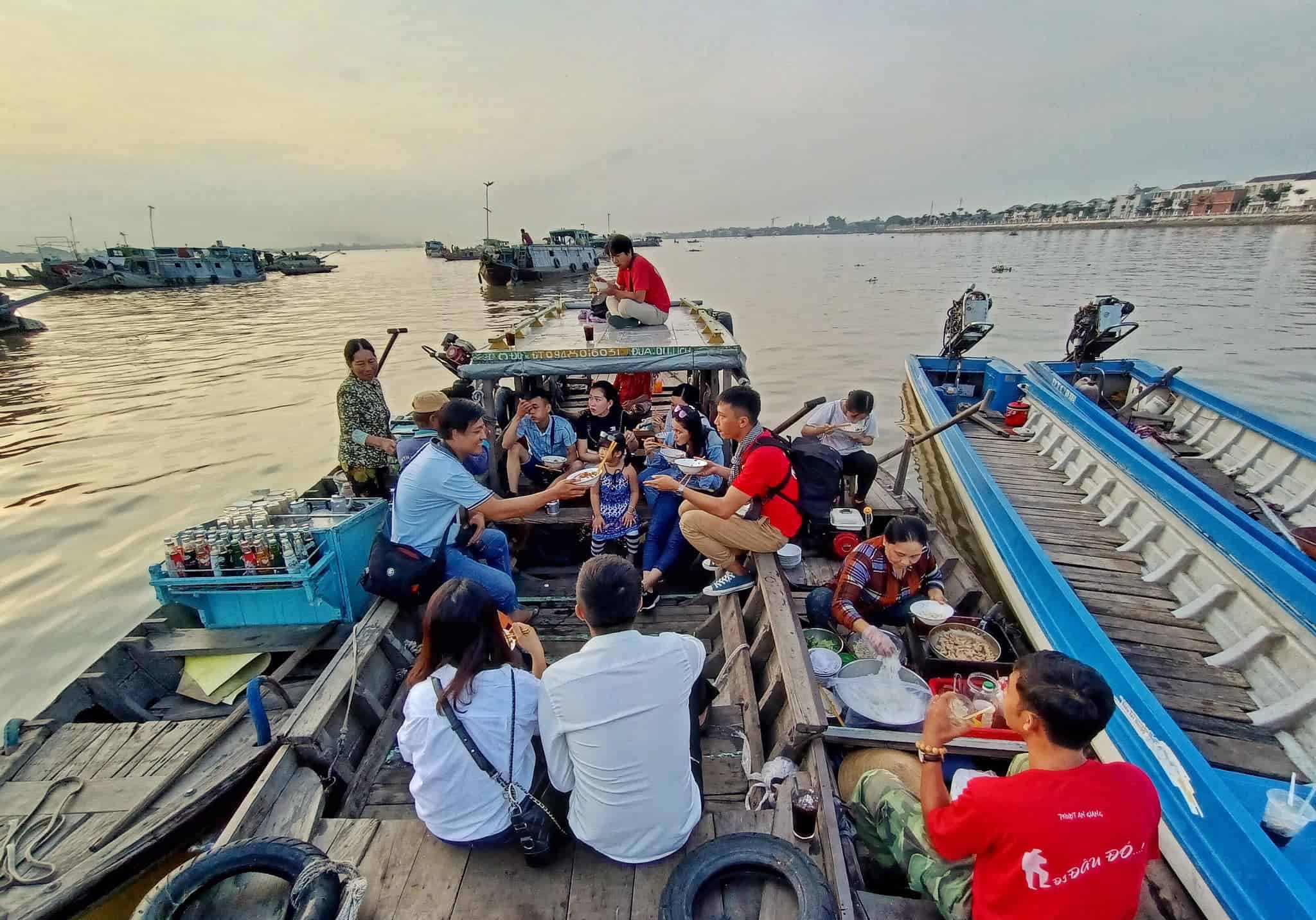 Floating market