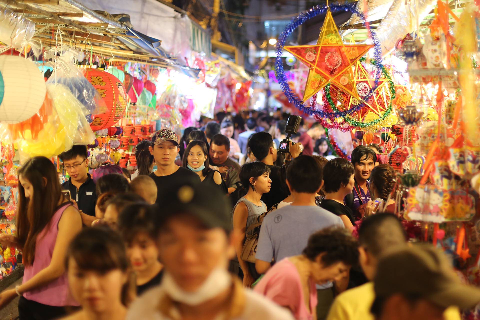 Lantern street in district 5