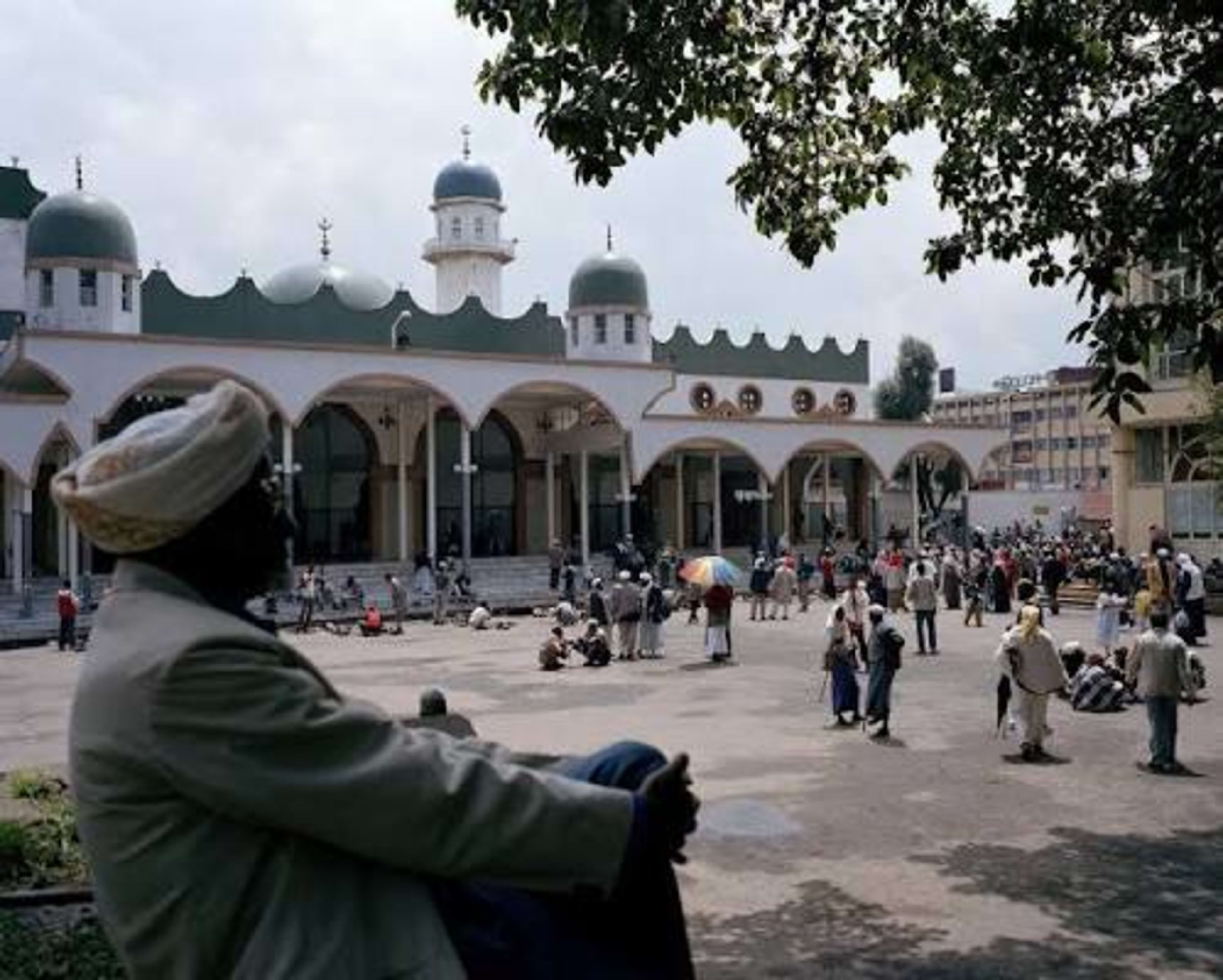 Grand Anwar Mosque — image 2