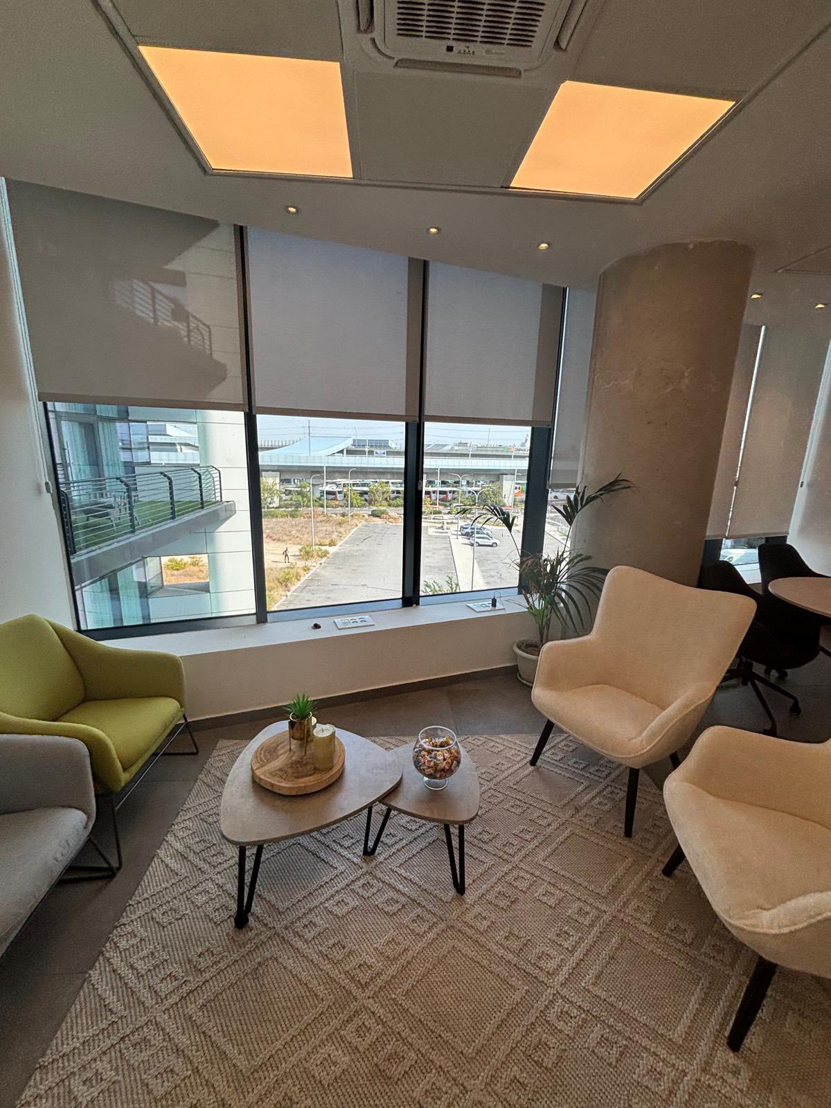 משרד יוקרתי למכירה בצ׳ק פוסט – בניין חדש