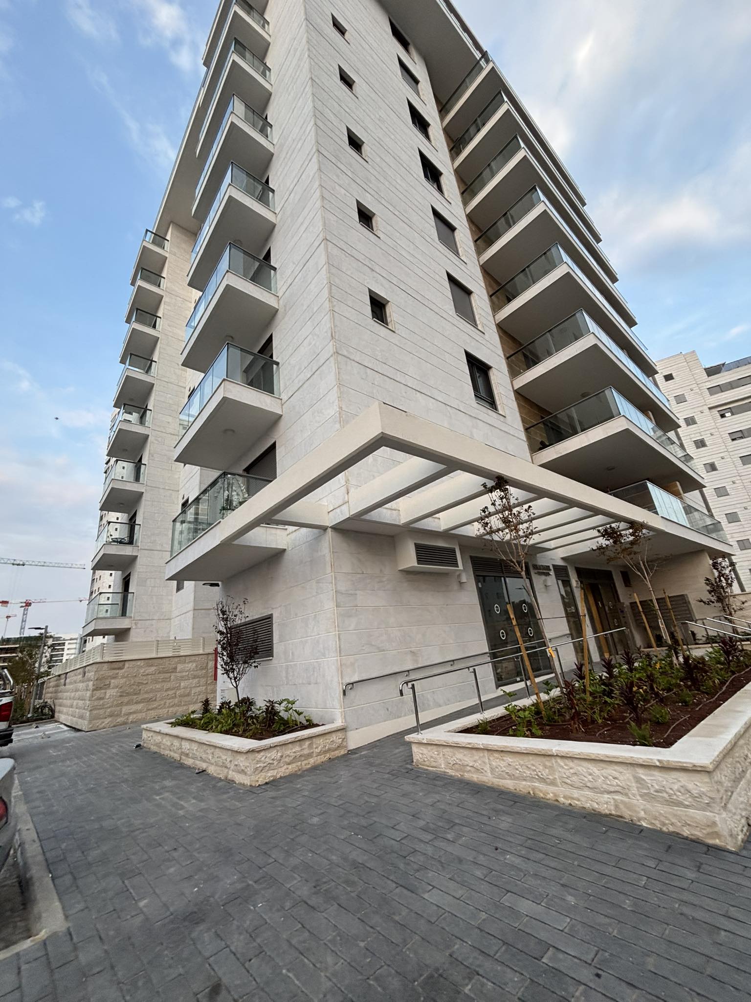 דירת 3 חדרים בבניין בוטיק באפקה – למכירה