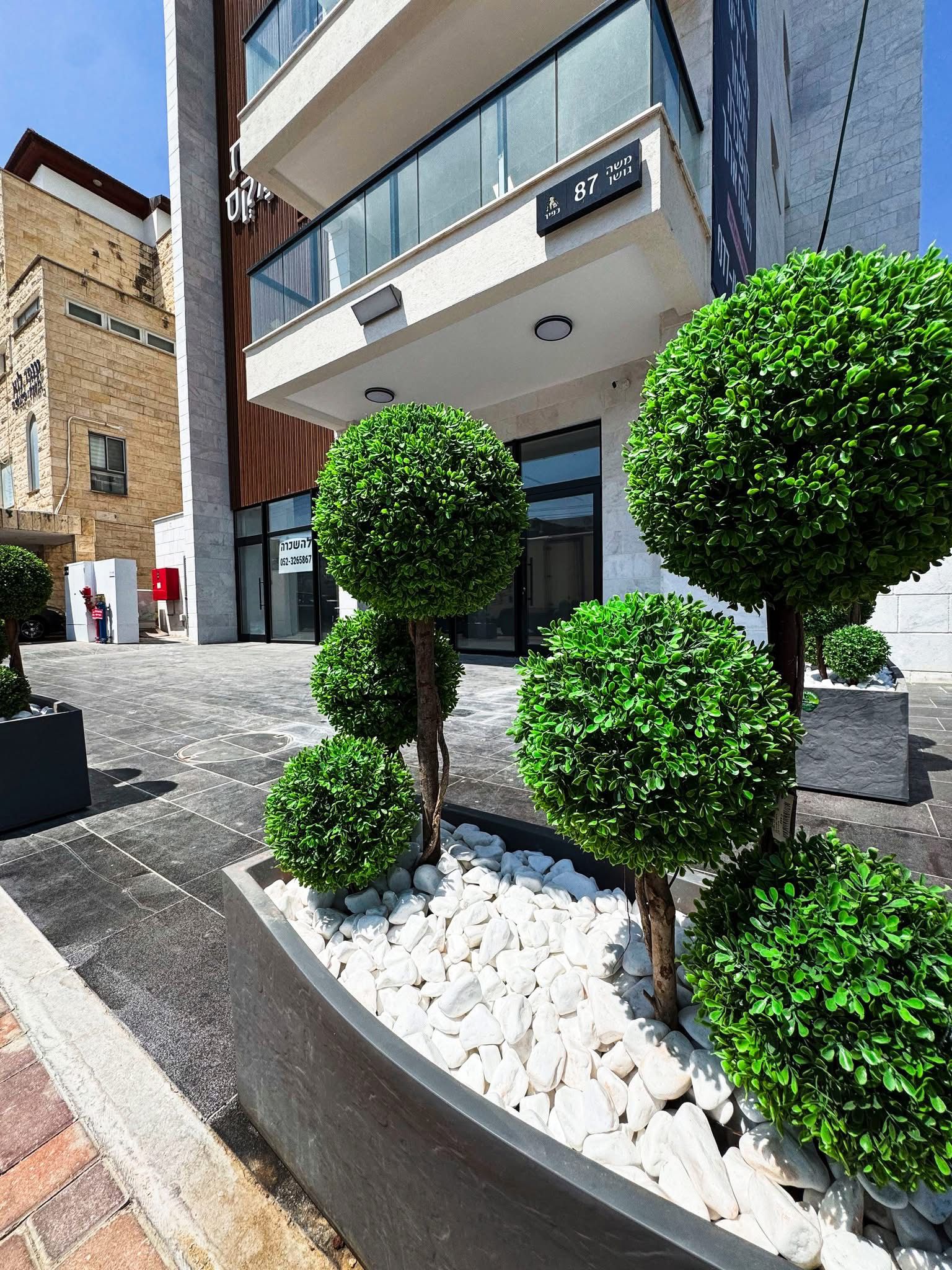 חנות חדשה להשכרה – חזית/מיקום