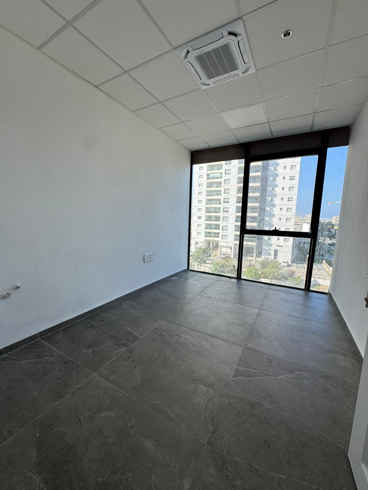 משרד איכותי במשכנות אומנים – כ־75 מ״ר