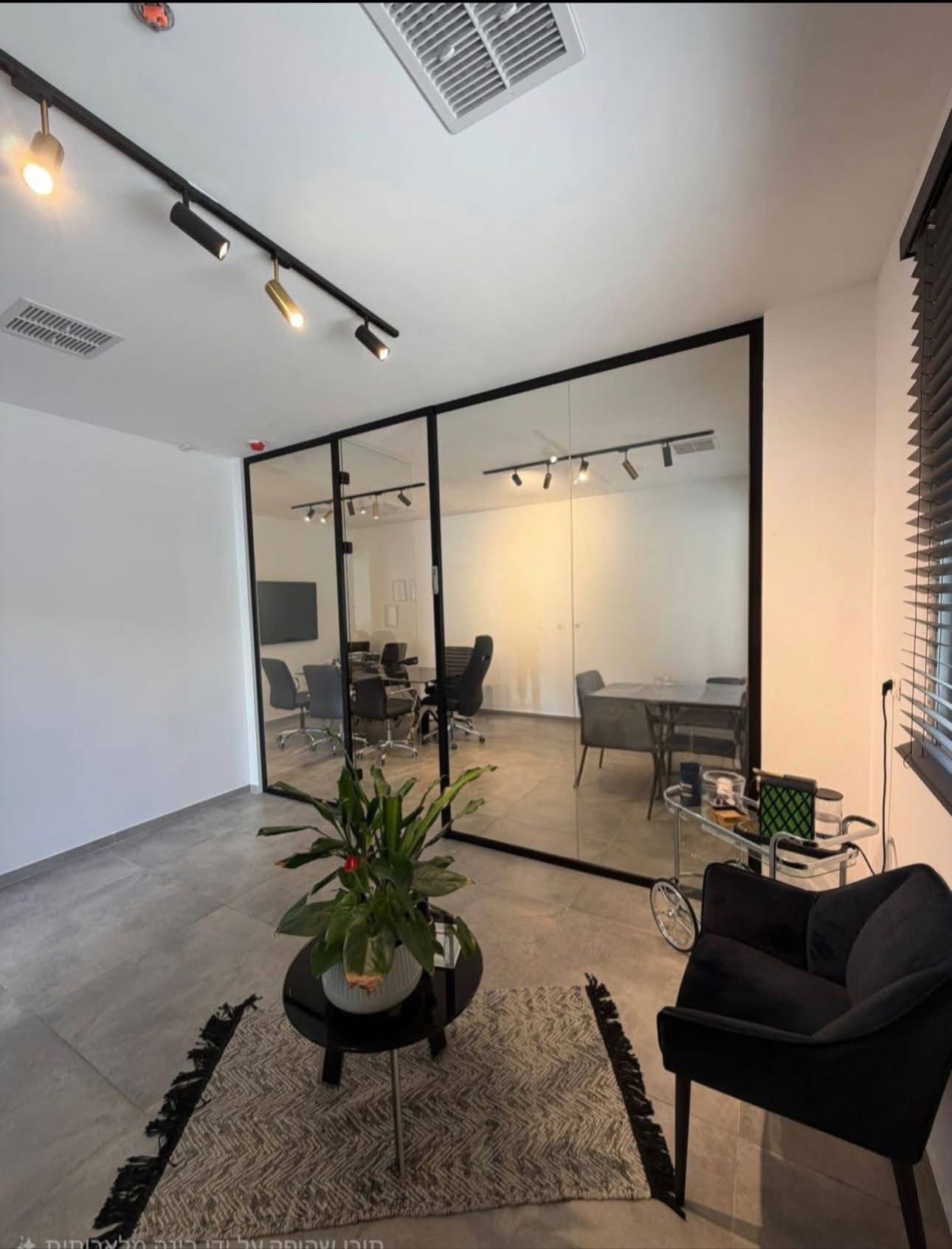 יחידת מסחר/משרד בבניין בוטיק חדש – גושן