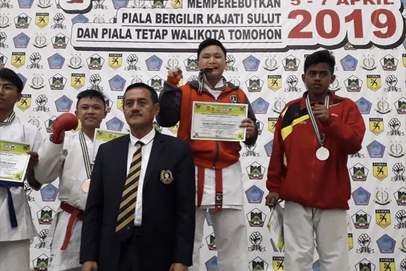 Arrow on the podium at the Kajati Sulut Cup karate tournament, 2019
