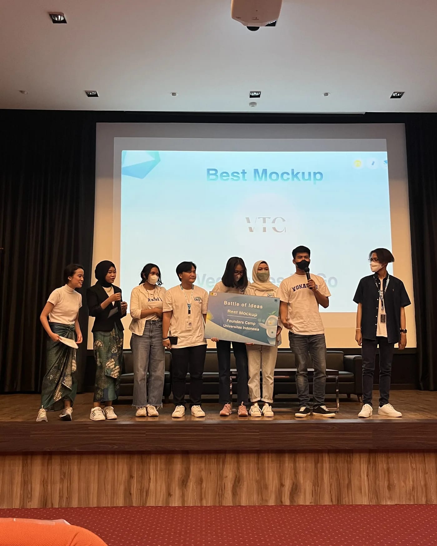 Receiving the Best Mockup award, Founders Camp 2022