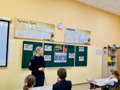 В Клинцах автоинспекторы научили школьников быть заметными