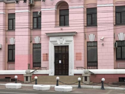 В Брянске сняли вывески со старого здания УМВД на проспекте Ленина