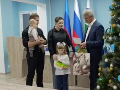 Брянский губернатор передал подарки детям города Брянки