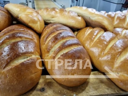 На каникулах севские школьники посетили местный хлебозавод