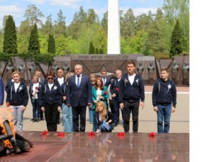 Память героев-партизан Брянского края почтили сенаторы РФ