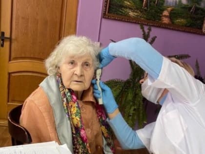 Врачи Погарской ЦРБ посетили Долботовский Дом милосердия