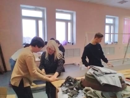Советники директоров по воспитанию под руководством муниципального координатора Клинцовского района продолжают приходить в центр плетения маскировочных сетей.