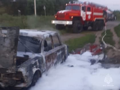 Брянские пожарные потушили возгорание в легковушке