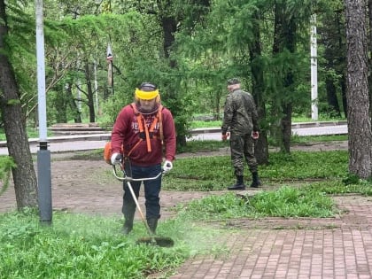 В Брянске 3,5 тысячи горожан вышли на субботник и убрали горы мусора