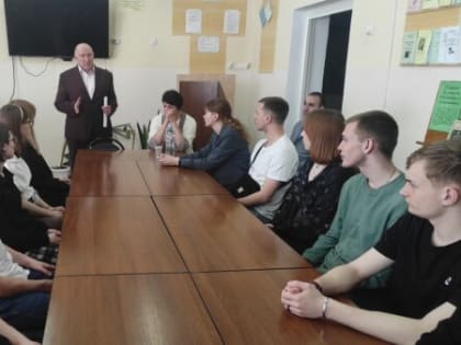 Депутат Брянской облдумы Василий Евсеев провел встречи со студентами и педагогами Трубчевска