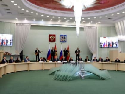 В Брянске прошло чествование работников сферы бытового обслуживания и ЖКХ