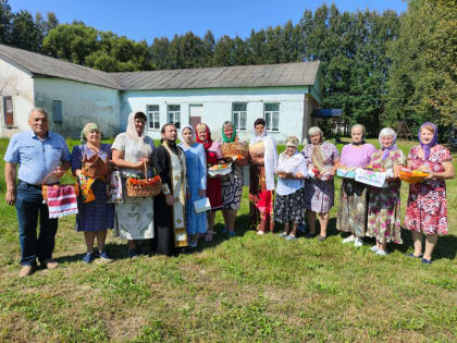Молебен в Мужиново: освящение нового урожая