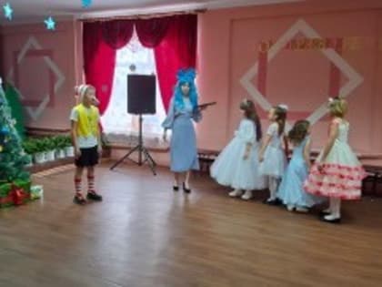 «По стране гуляет праздник, это Новый год- проказник»