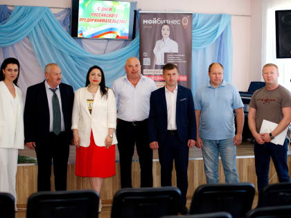 Задали вопросы, получили ответы: к карачаевским предпринимателям приехали специалисты центра «Мой бизнес»