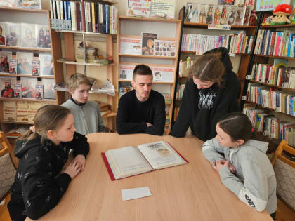 Мы от Родины вдали свой долг нелегкий исполняли.