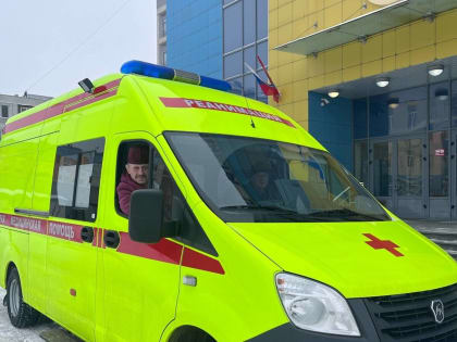 Перинатальный центр Брянска получил новый реанимобиль